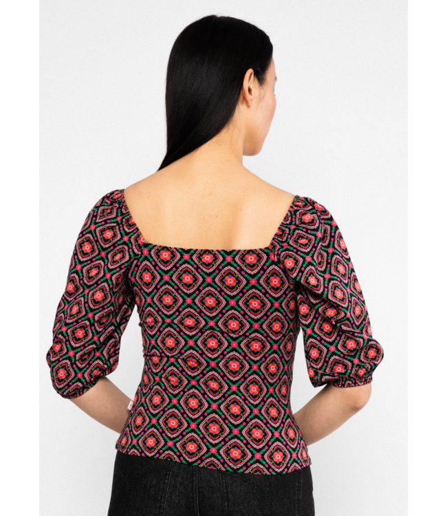 The picnickeress - primrose time