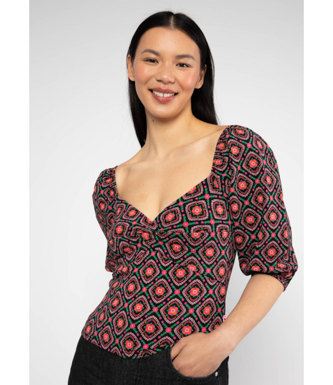 The picnickeress - primrose time