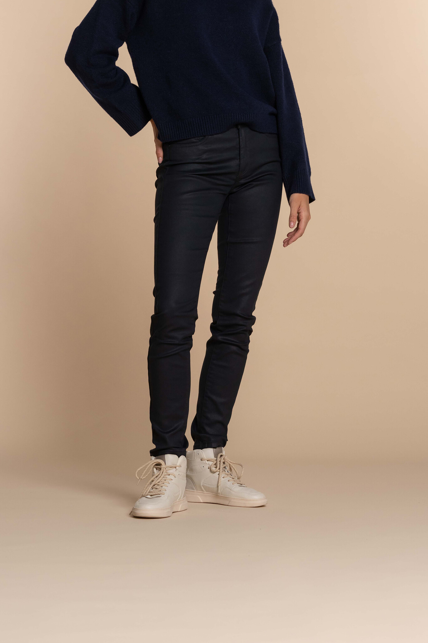 https://cdn.webshopapp.com/shops/223274/files/437152113/file.jpg