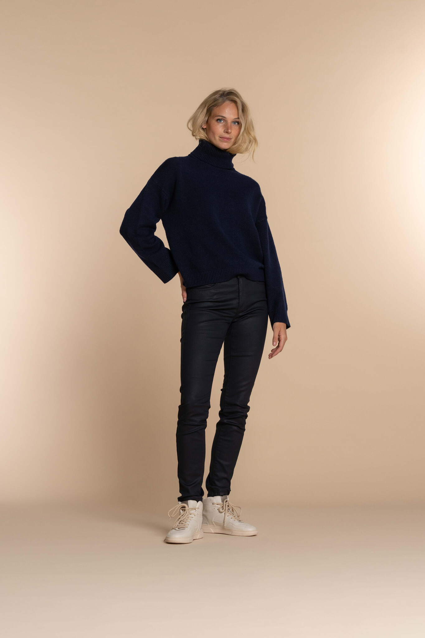 https://cdn.webshopapp.com/shops/223274/files/437152116/file.jpg
