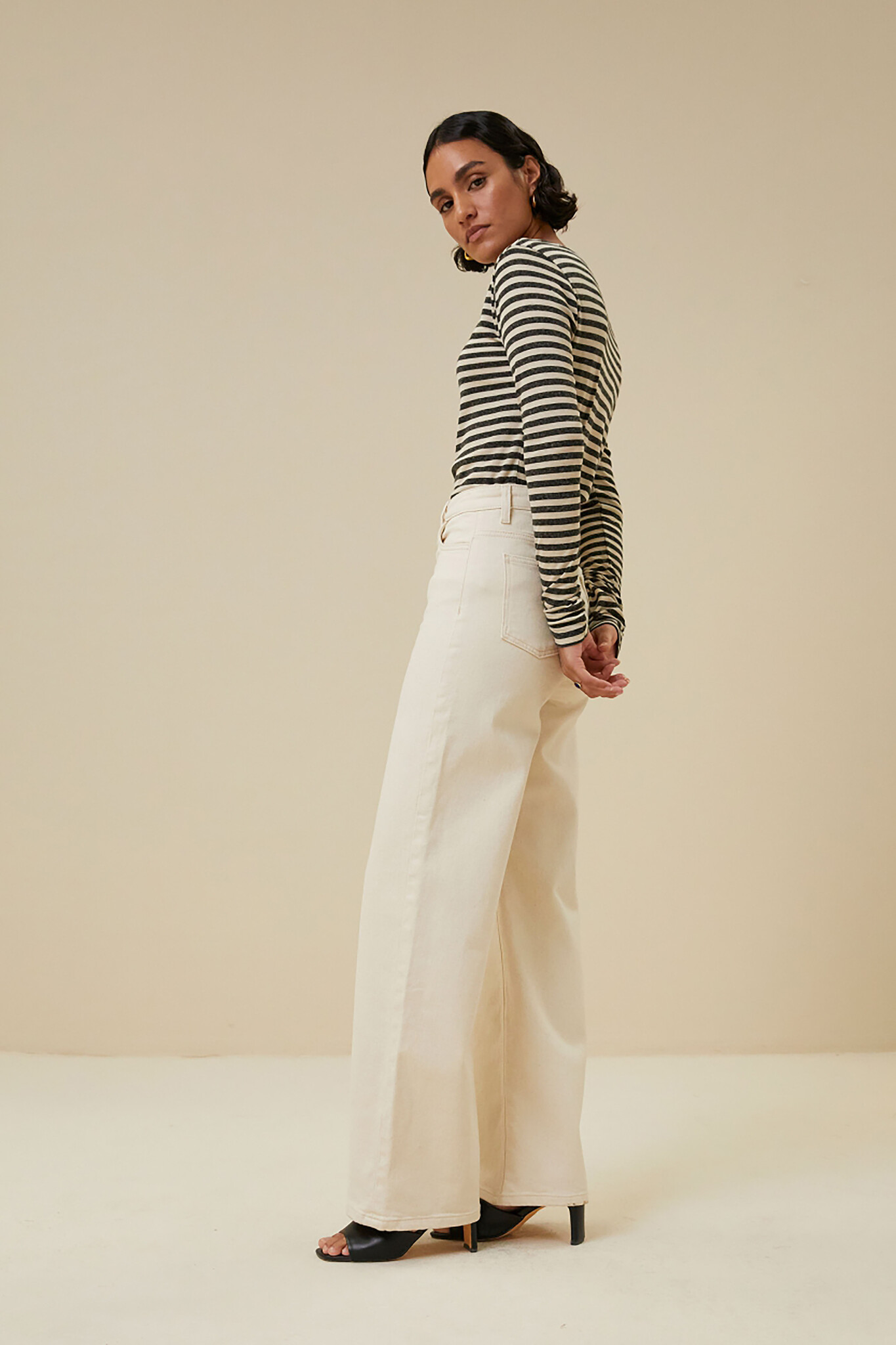 https://cdn.webshopapp.com/shops/223274/files/462750089/file.jpg