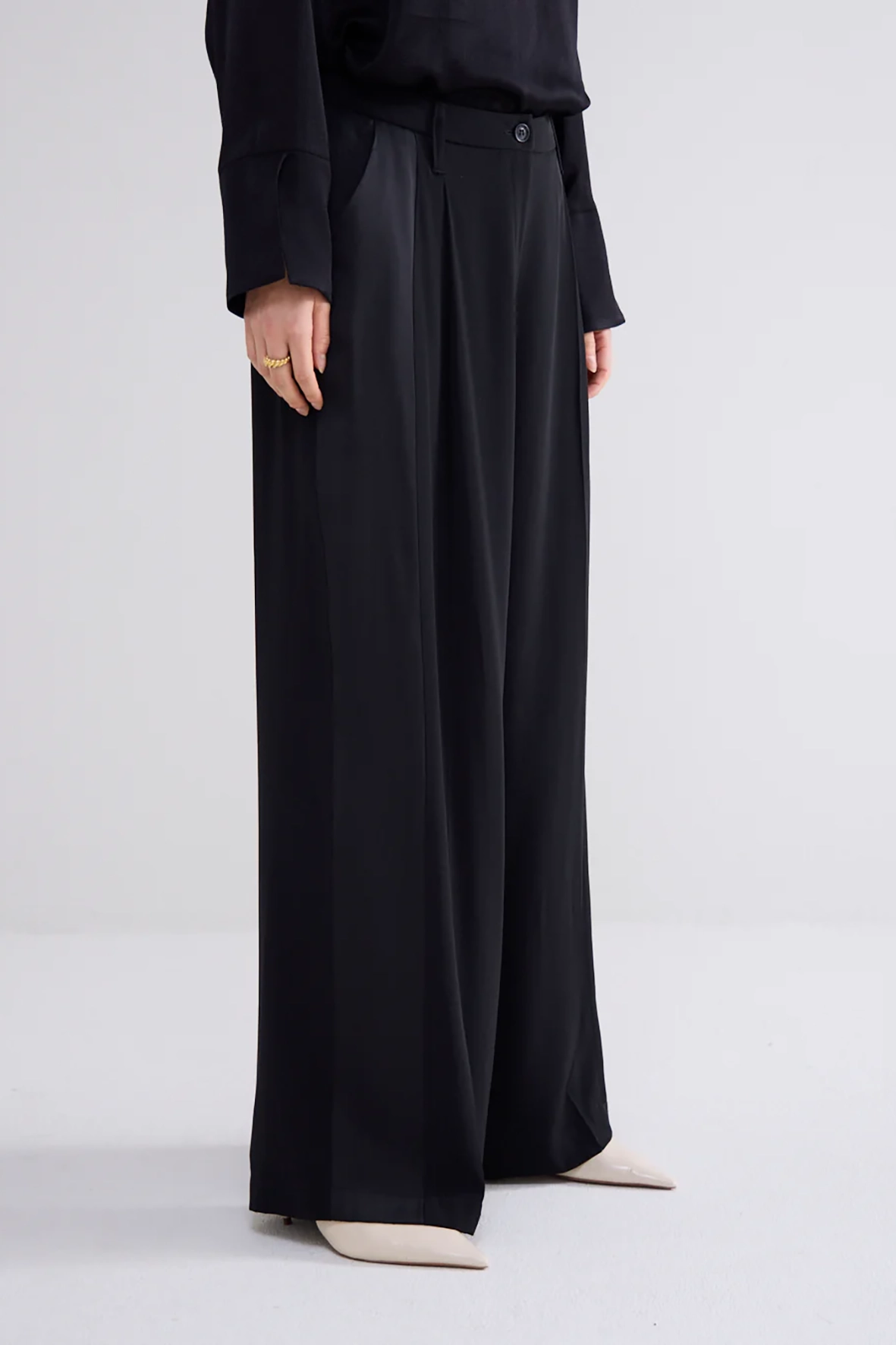 https://cdn.webshopapp.com/shops/223274/files/467058920/file.jpg