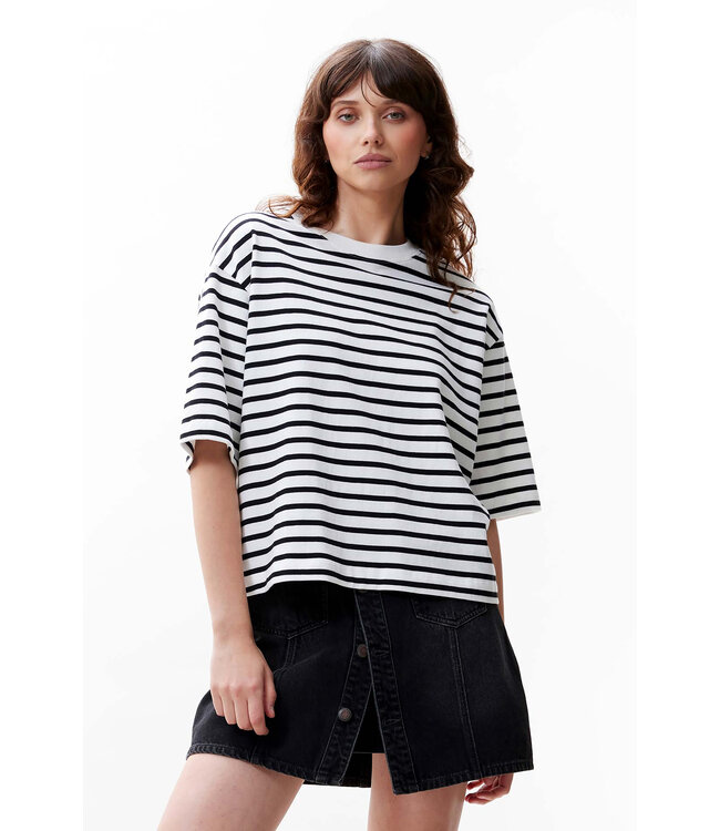 Catwalk Junkie 2402080200 Loose fit stripe T-shirt