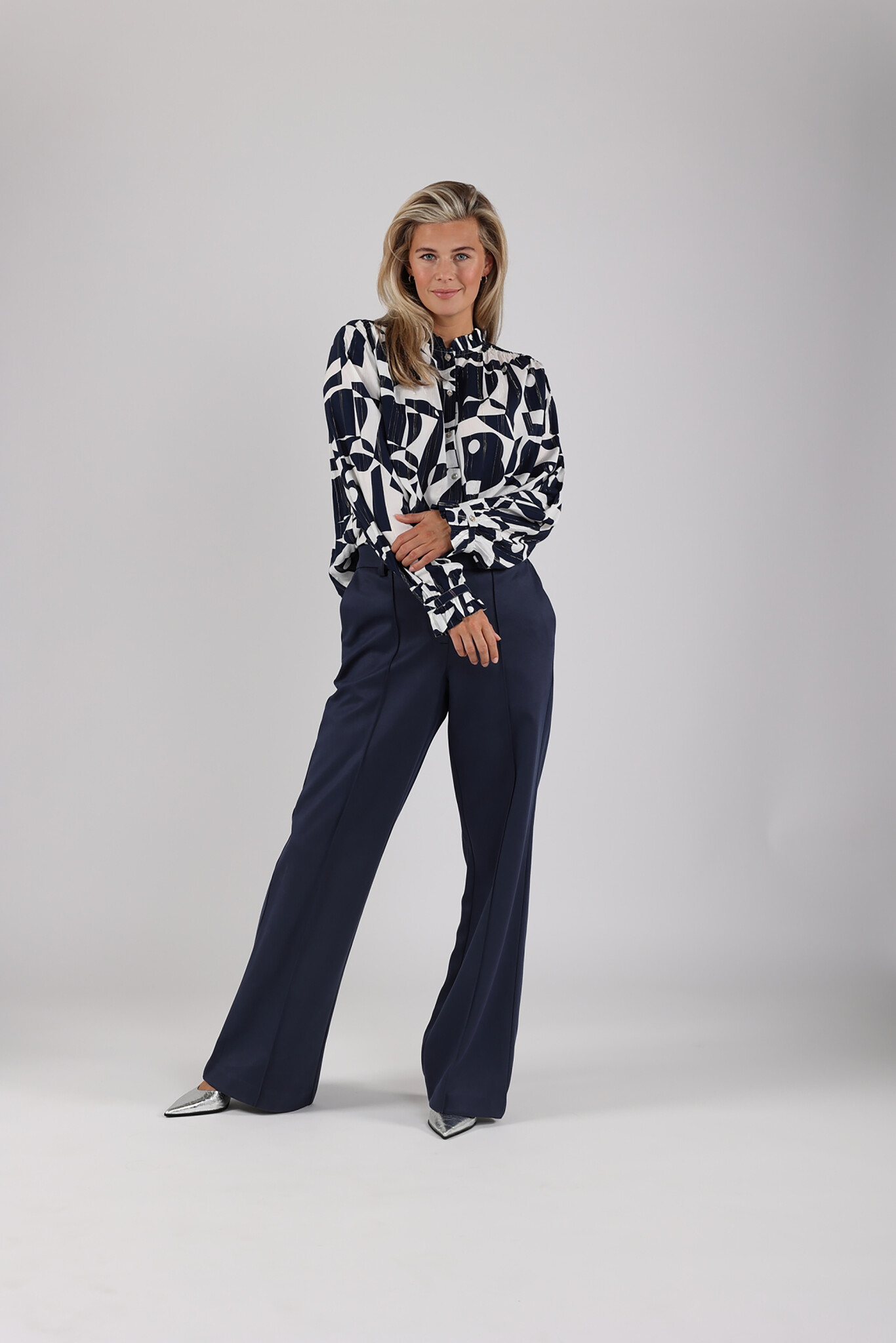 https://cdn.webshopapp.com/shops/223274/files/470886783/file.jpg