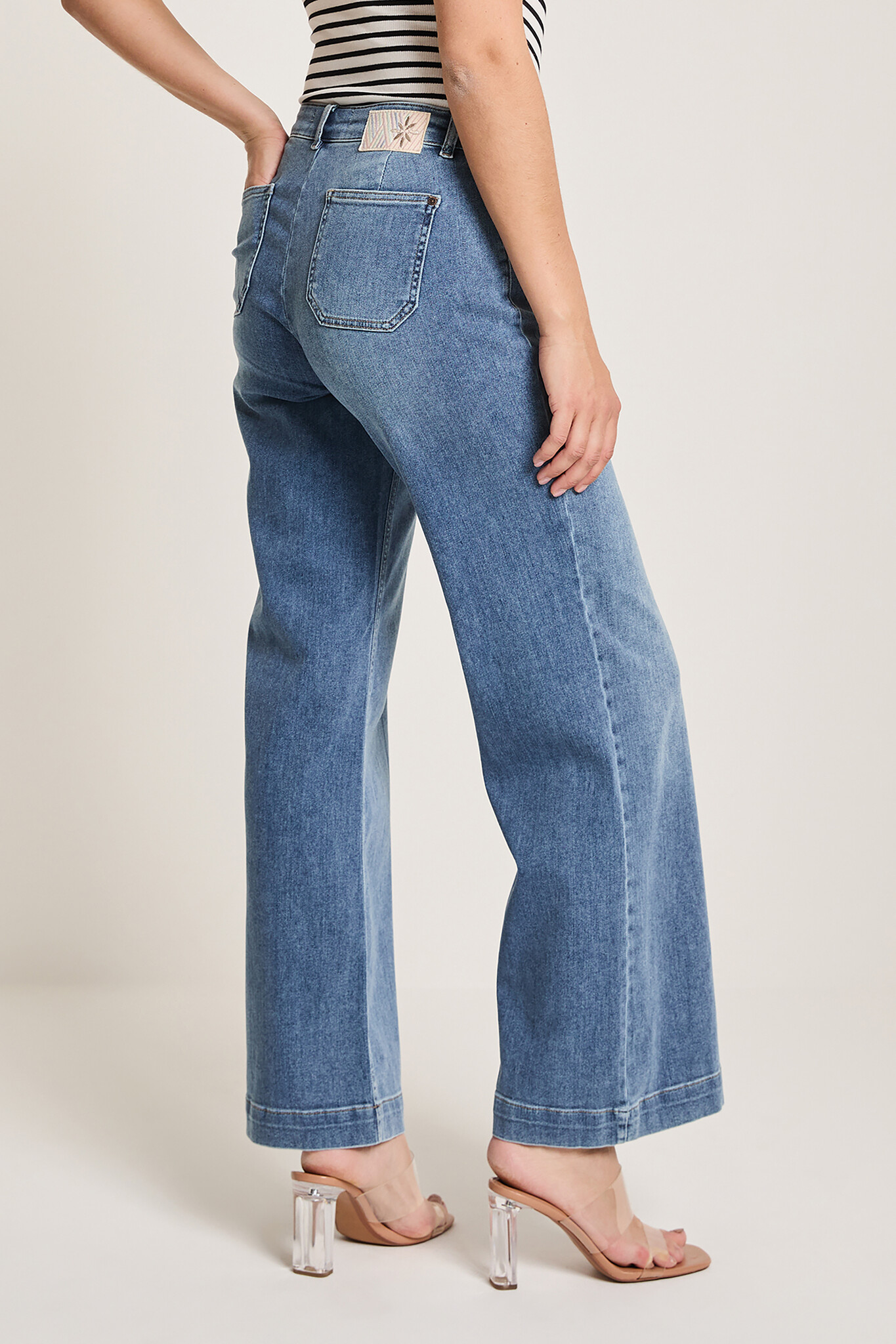 https://cdn.webshopapp.com/shops/223274/files/471881887/file.jpg