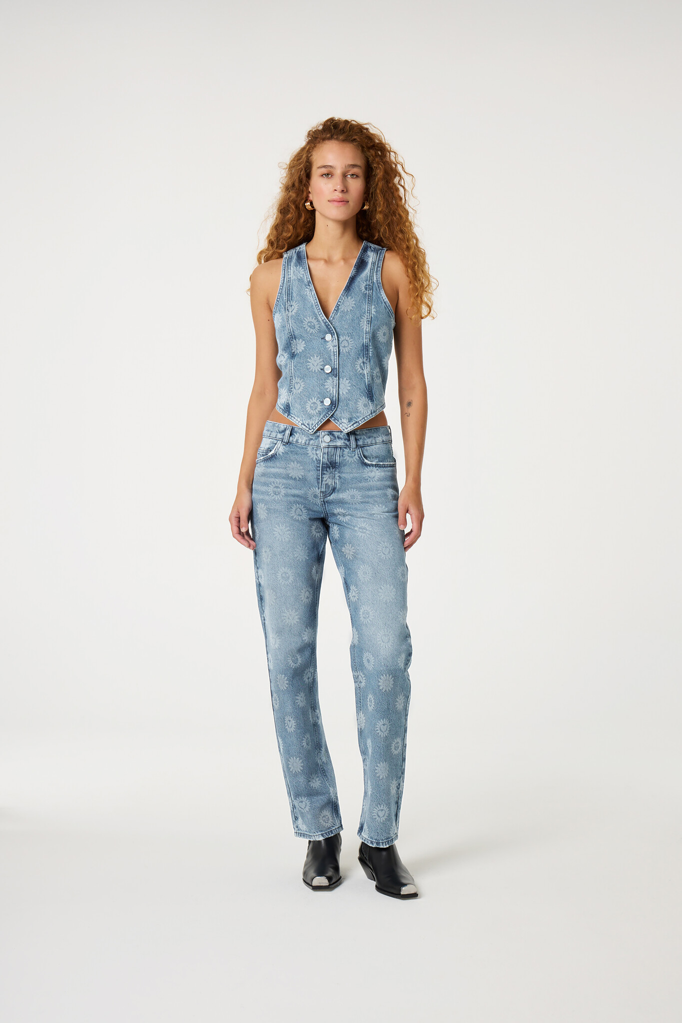 https://cdn.webshopapp.com/shops/223274/files/472246303/file.jpg