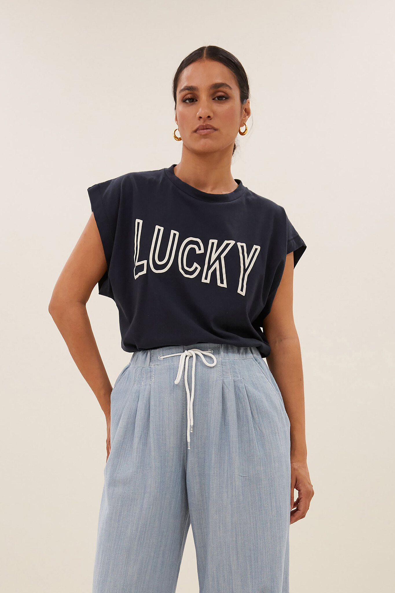 https://cdn.webshopapp.com/shops/223274/files/472666409/file.jpg