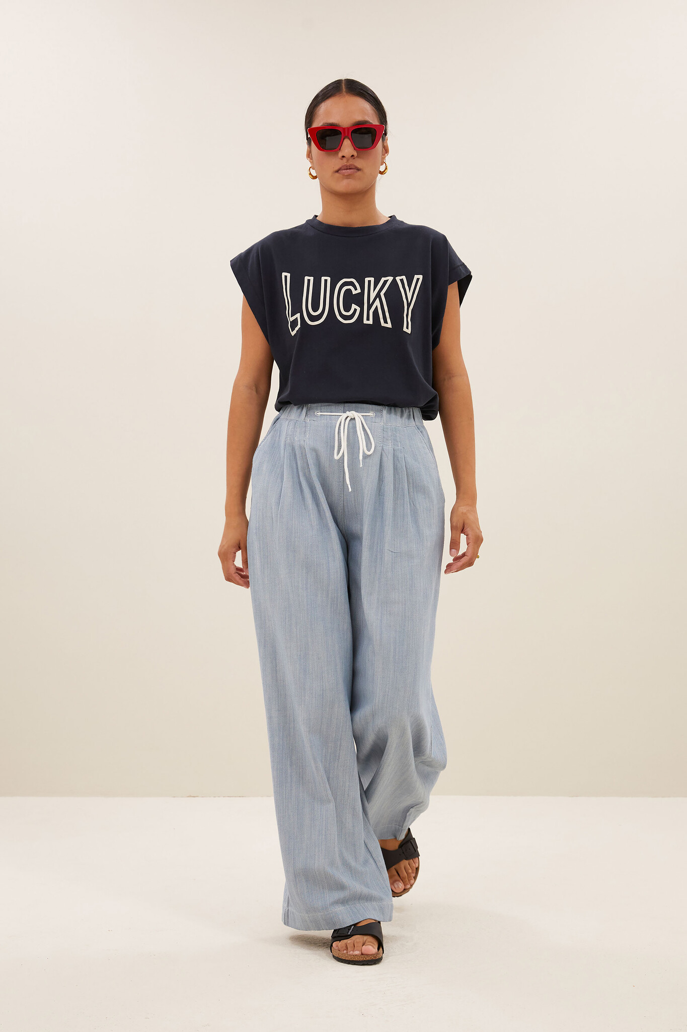 https://cdn.webshopapp.com/shops/223274/files/472666414/file.jpg