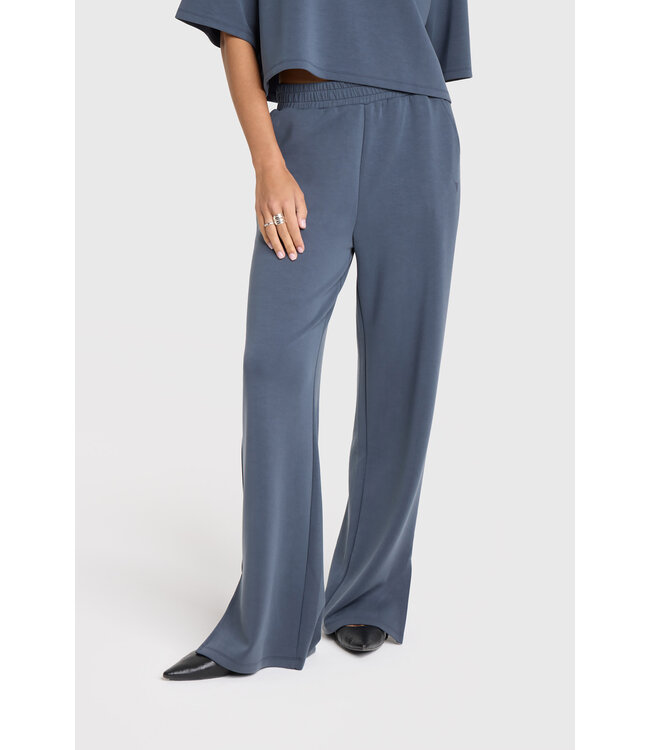 Alix the Label Flowy side slit pants