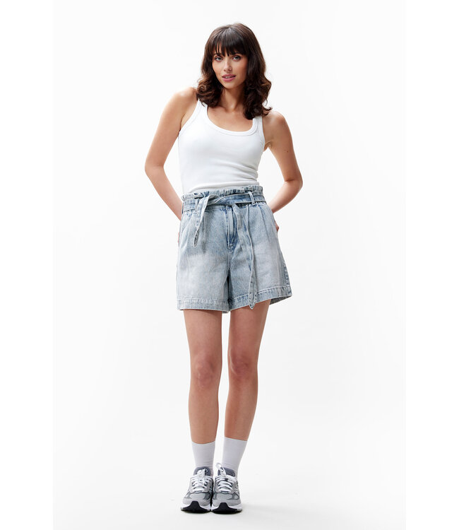 Catwalk Junkie 2302084401 Denim shorts with a comfortable waist