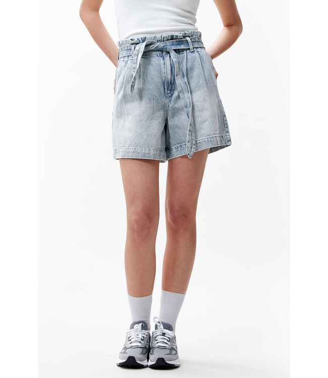 Catwalk Junkie 2302084401 Denim shorts with a comfortable waist