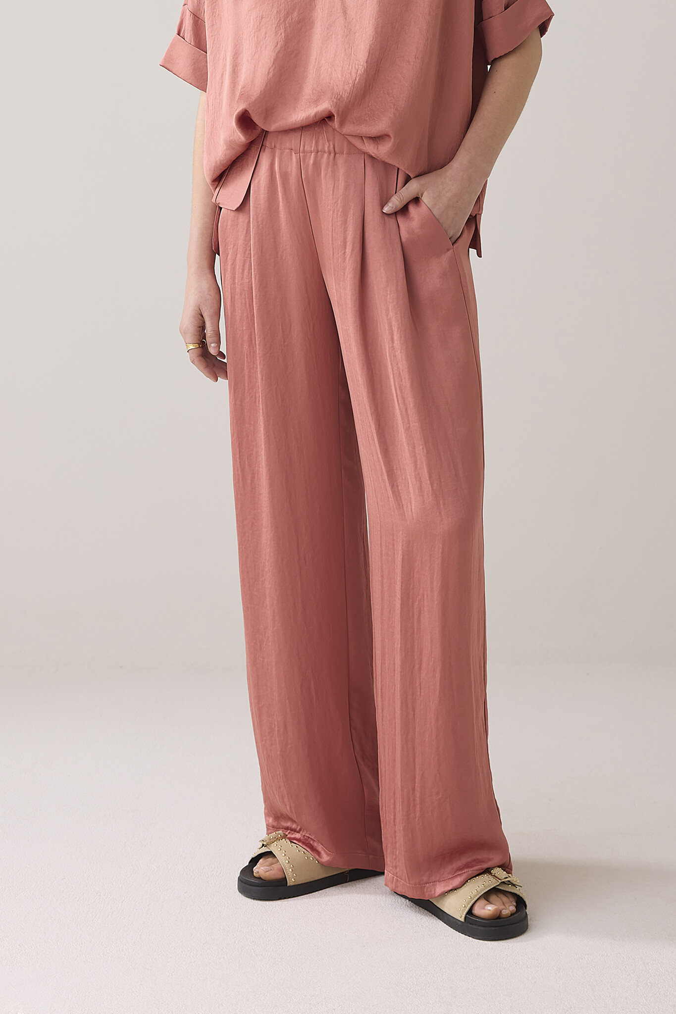 https://cdn.webshopapp.com/shops/223274/files/474192676/file.jpg