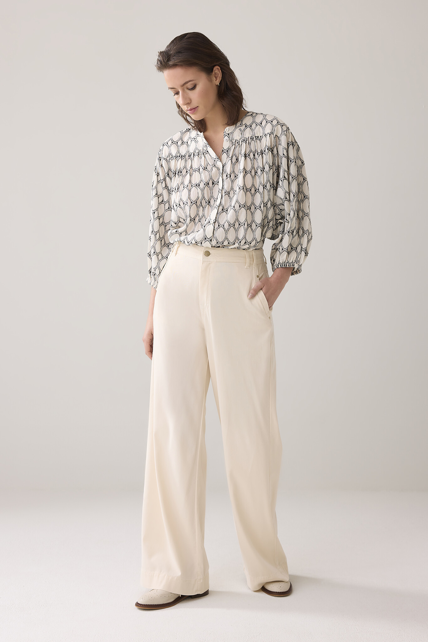 https://cdn.webshopapp.com/shops/223274/files/475160043/file.jpg