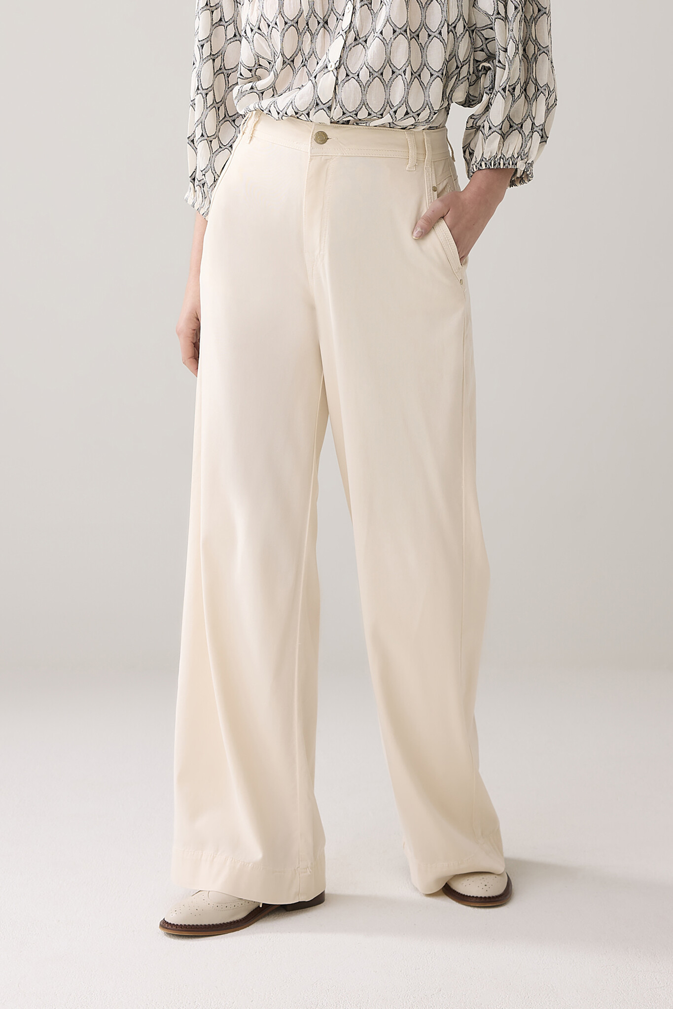 https://cdn.webshopapp.com/shops/223274/files/475160094/file.jpg