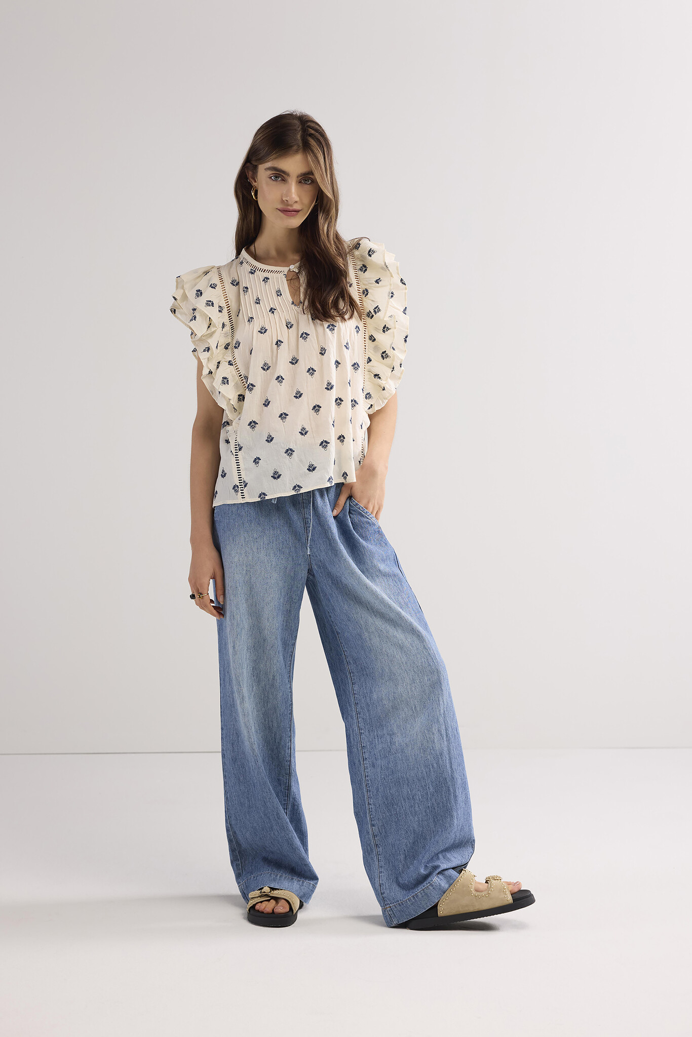 https://cdn.webshopapp.com/shops/223274/files/475192750/file.jpg
