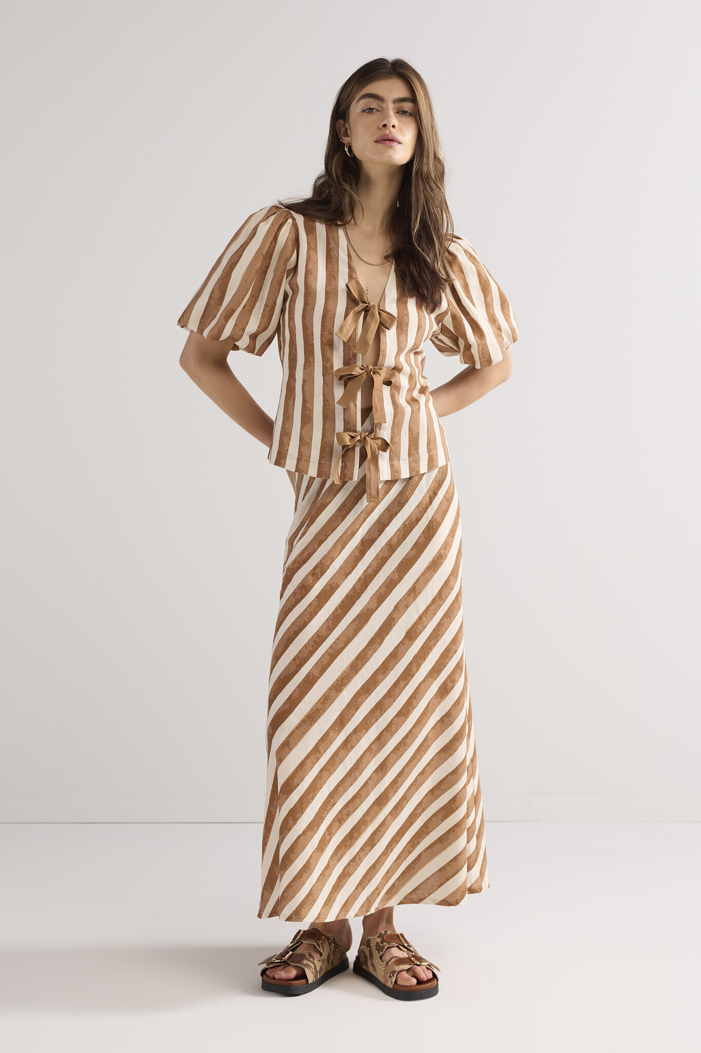 https://cdn.webshopapp.com/shops/223274/files/475192819/file.jpg