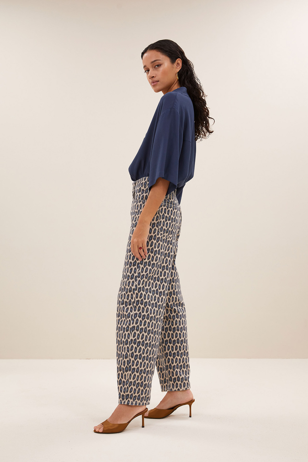 https://cdn.webshopapp.com/shops/223274/files/478576059/file.jpg