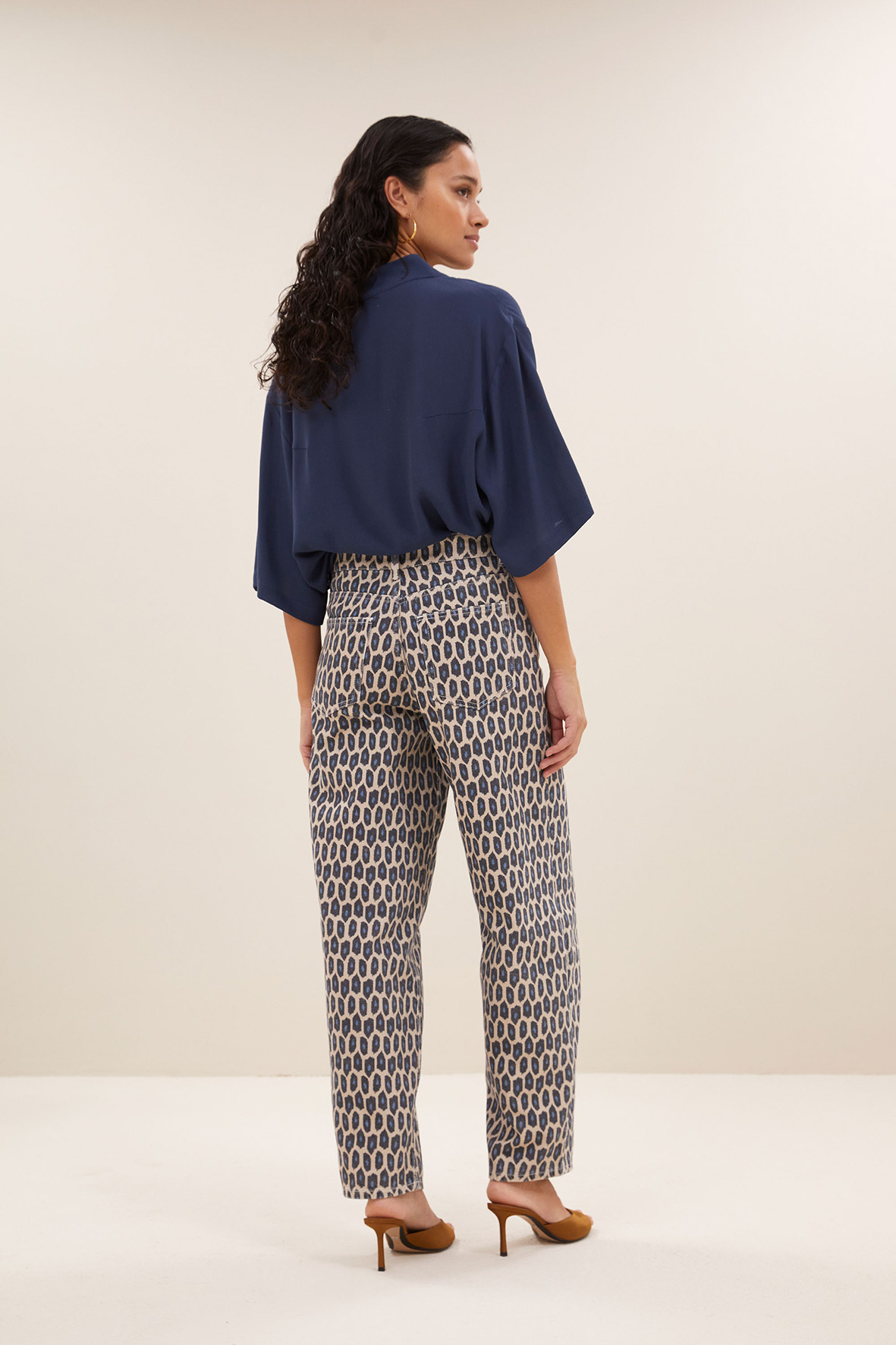https://cdn.webshopapp.com/shops/223274/files/478576064/file.jpg