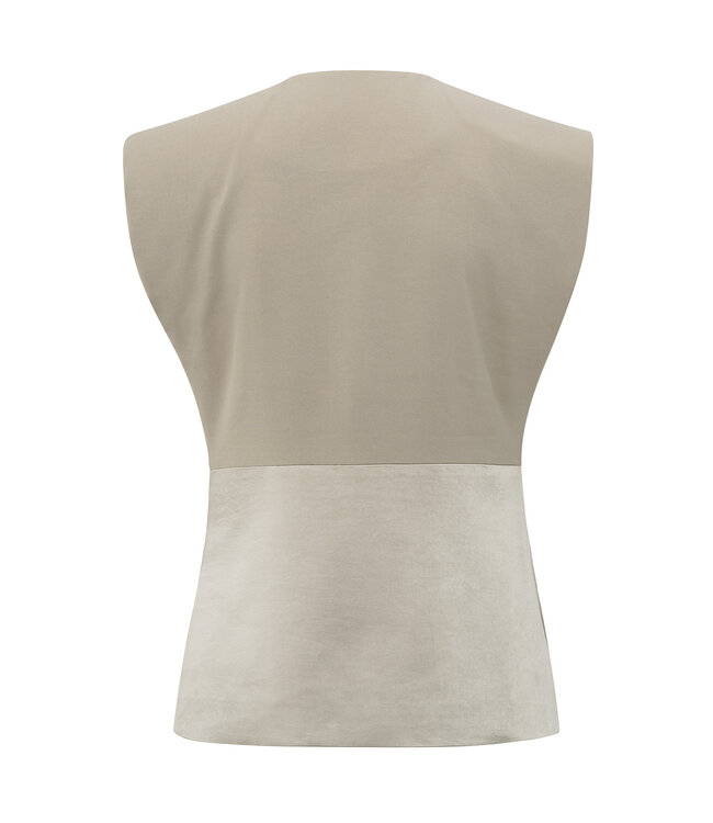 Yaya 01-501068-507 Gilet with satin details