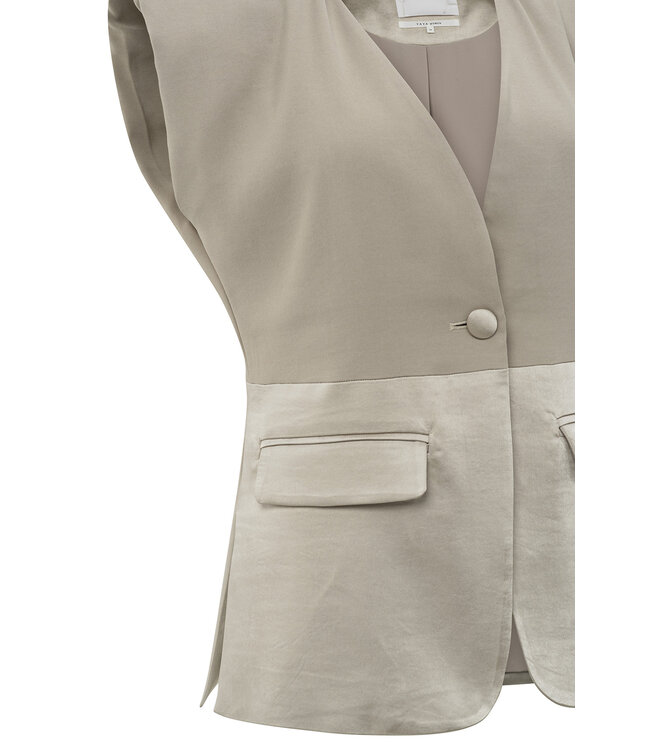 Yaya 01-501068-507 Gilet with satin details