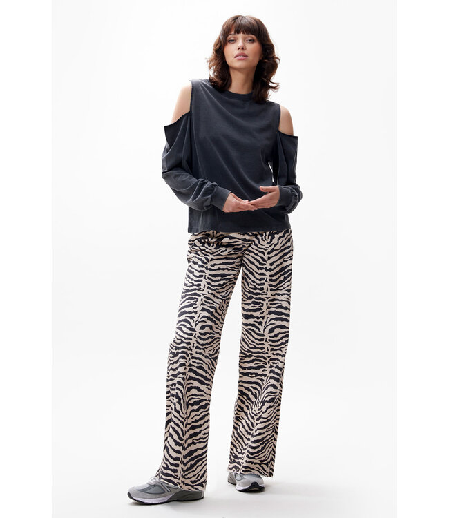 Catwalk Junkie 2503020400 Open shoulder long sleeve