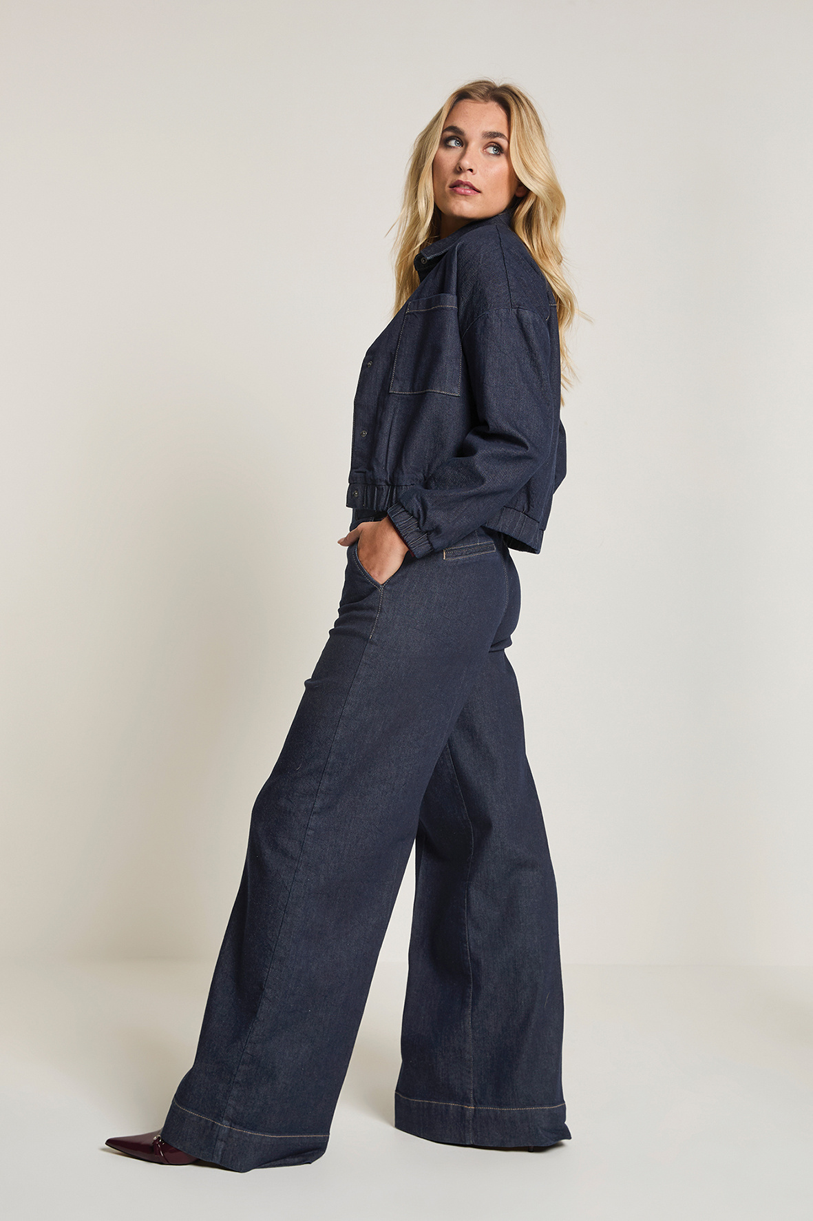 https://cdn.webshopapp.com/shops/223274/files/479522341/file.jpg