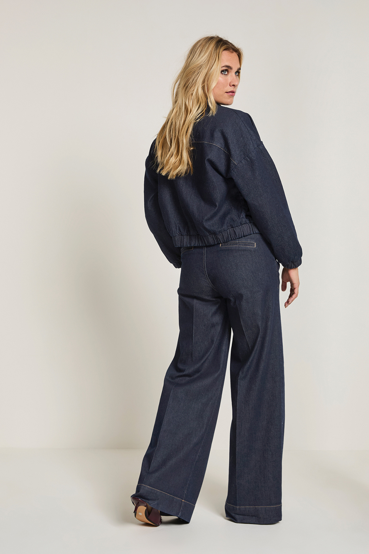 https://cdn.webshopapp.com/shops/223274/files/479522342/file.jpg