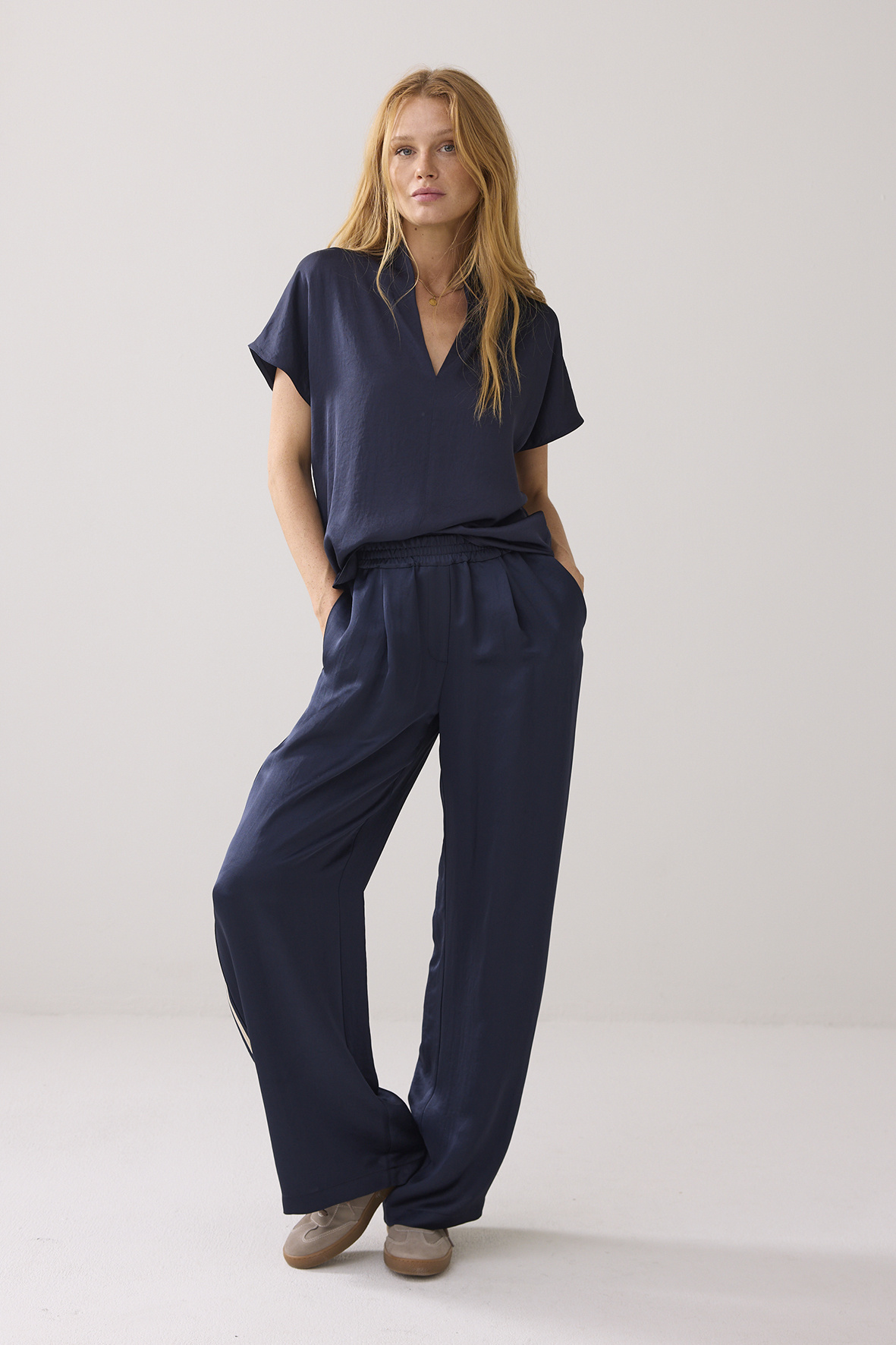 https://cdn.webshopapp.com/shops/223274/files/480053400/file.jpg