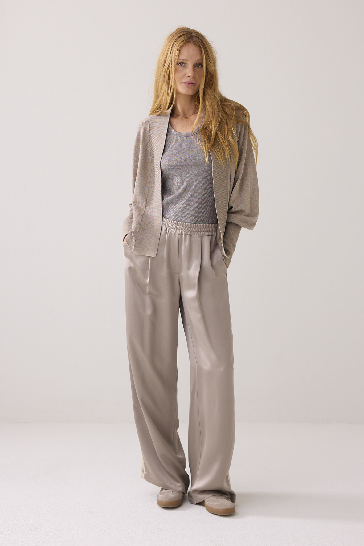 https://cdn.webshopapp.com/shops/223274/files/480054296/file.jpg