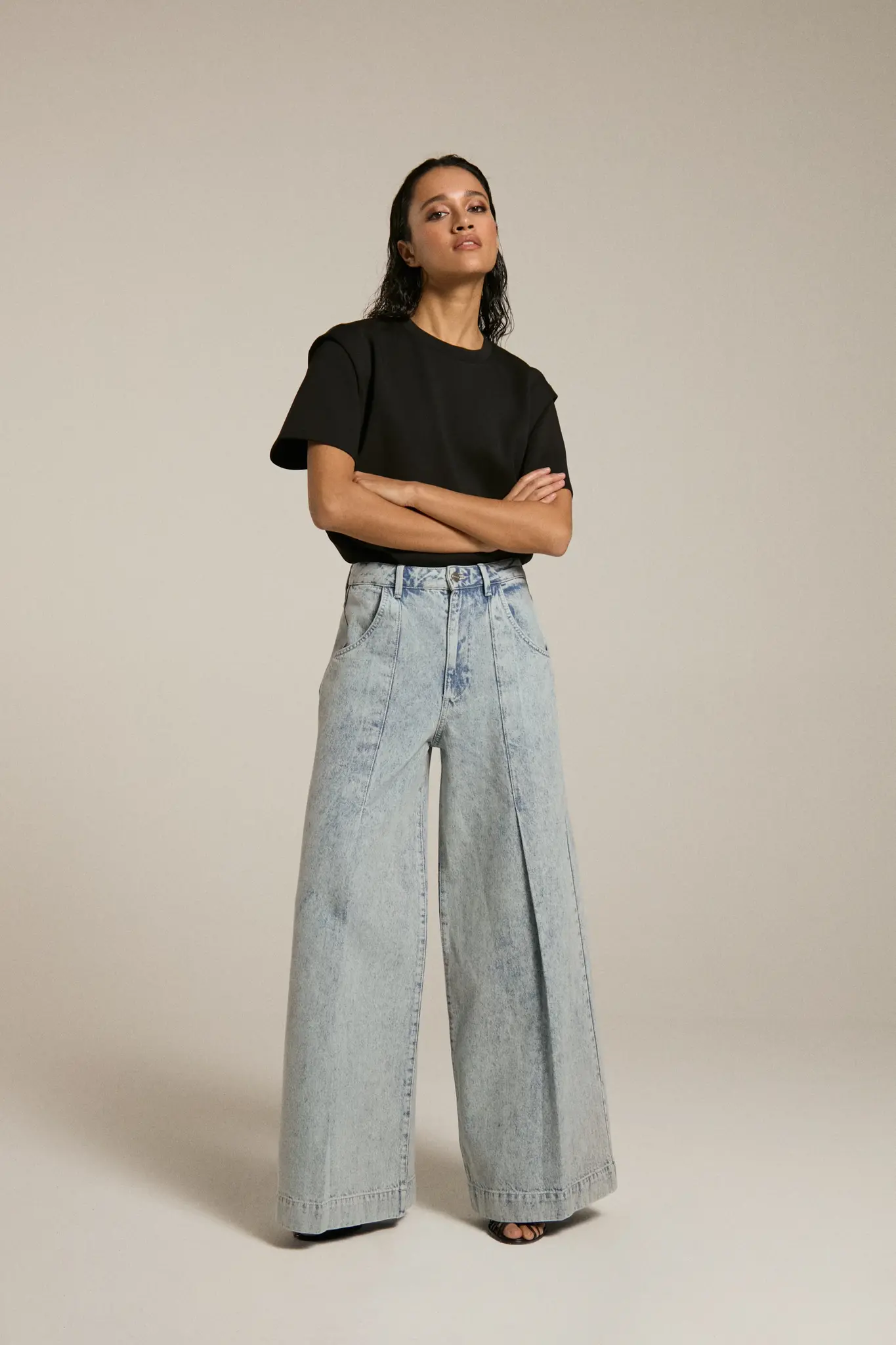 https://cdn.webshopapp.com/shops/223274/files/480419757/file.jpg