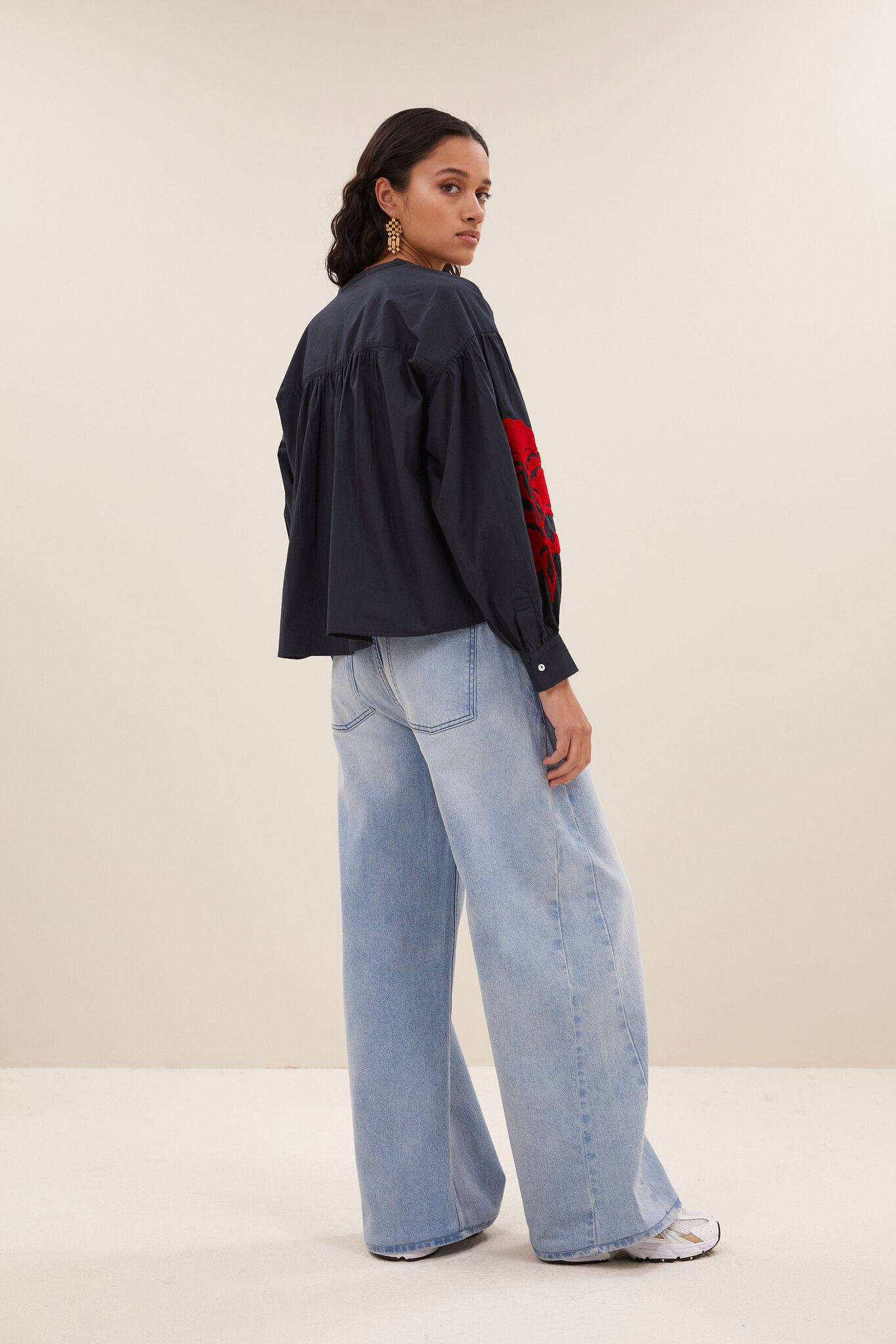 https://cdn.webshopapp.com/shops/223274/files/481136104/file.jpg