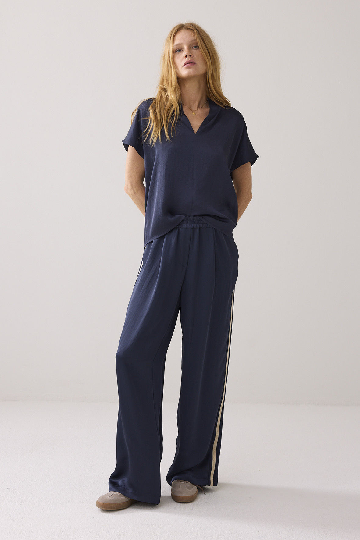 https://cdn.webshopapp.com/shops/223274/files/481303244/file.jpg