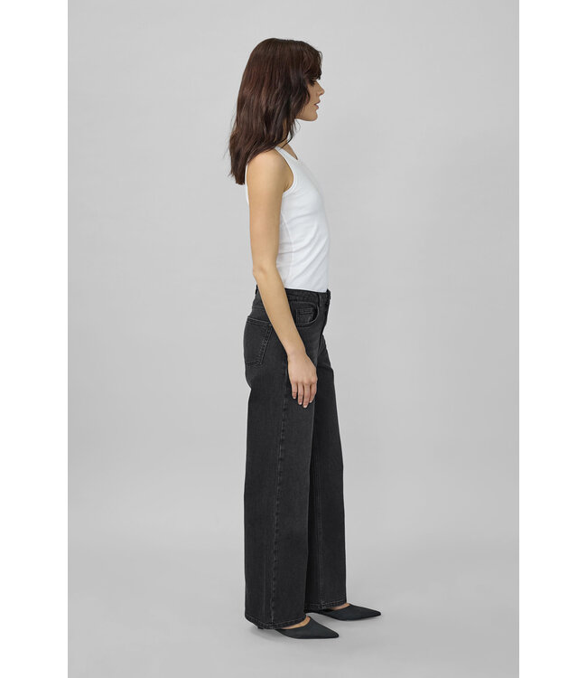 My Essential Wardrobe 10704222 35 The Louis jeans