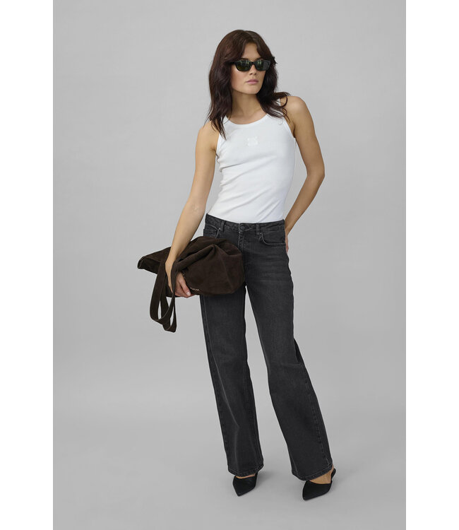 My Essential Wardrobe 10704222 35 The Louis jeans