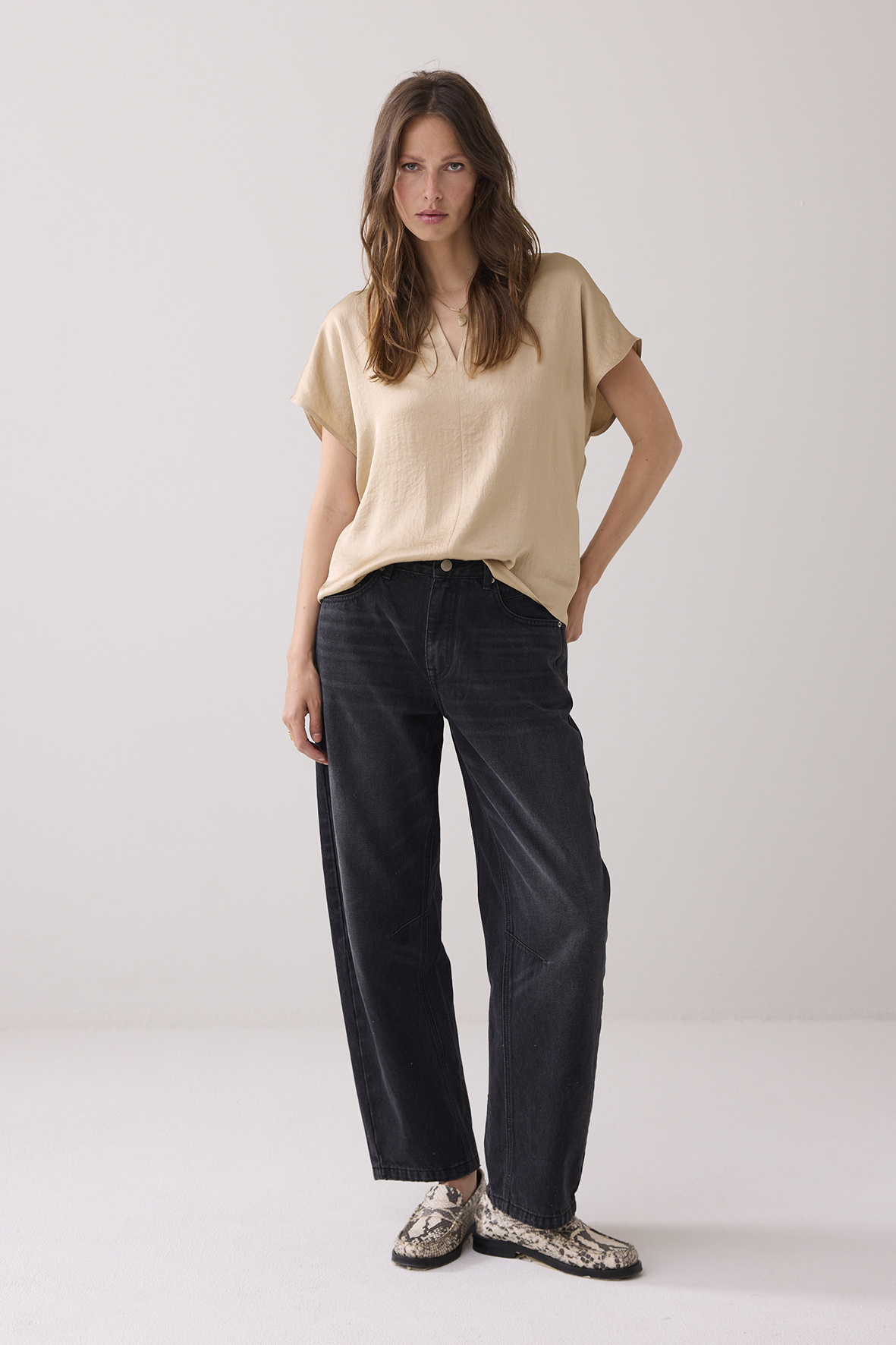https://cdn.webshopapp.com/shops/223274/files/481717859/file.jpg
