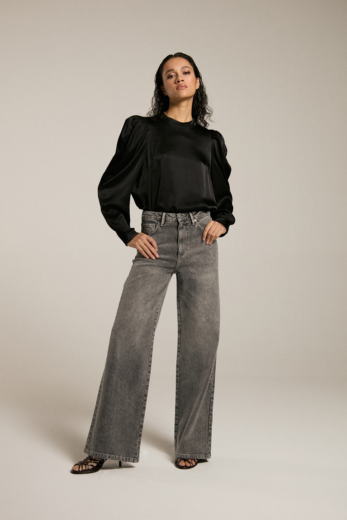 https://cdn.webshopapp.com/shops/223274/files/481847561/file.jpg