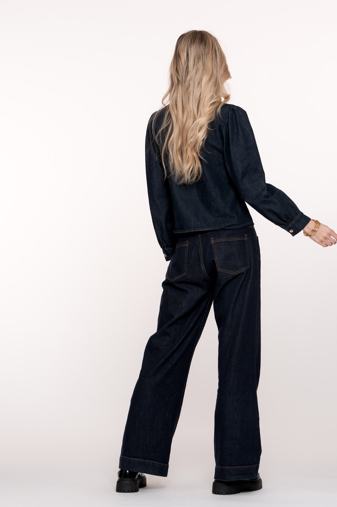 https://cdn.webshopapp.com/shops/223274/files/482319060/file.jpg