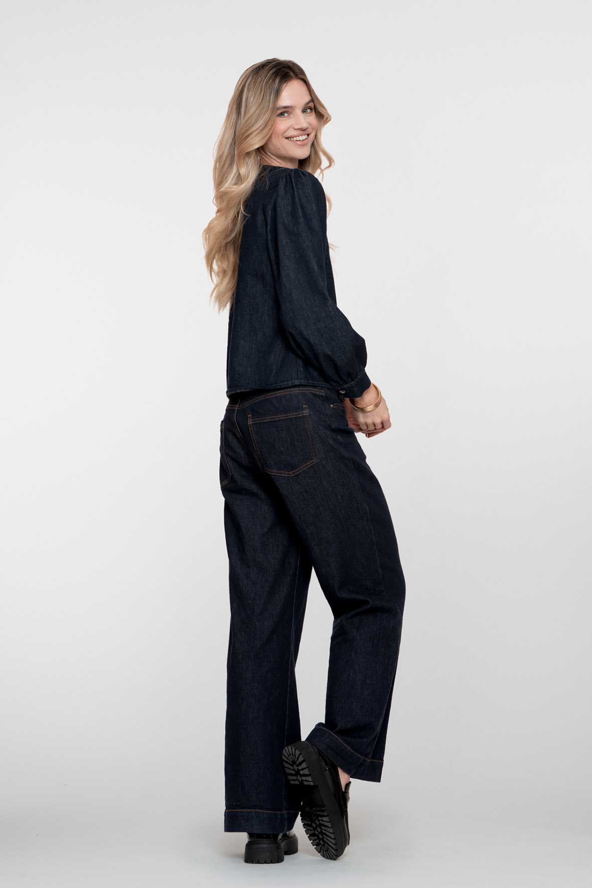 https://cdn.webshopapp.com/shops/223274/files/482319065/file.jpg