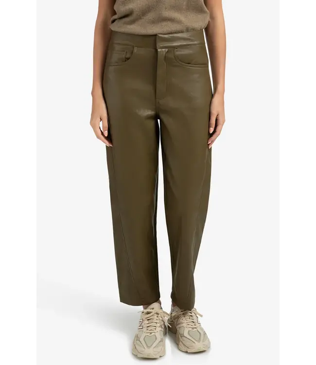 Yaya 01-309221-509 Faux leather carrot fit trouser