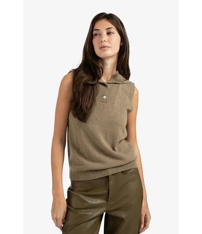 Yaya 01-000502-509 Sleeveless sweater with collar