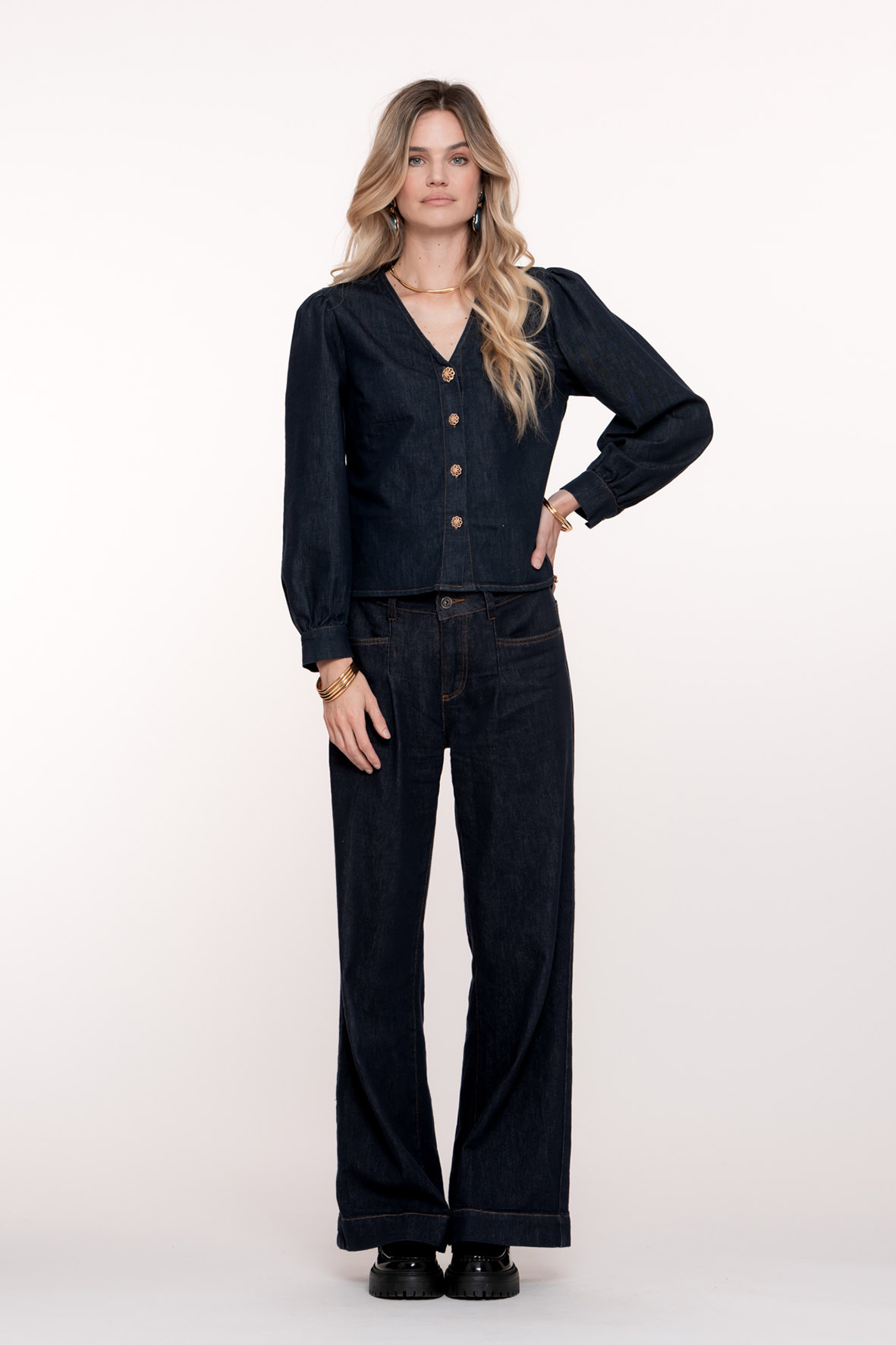 https://cdn.webshopapp.com/shops/223274/files/483319137/file.jpg