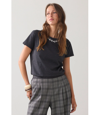 Summum Woman T-shirt met necklace detail