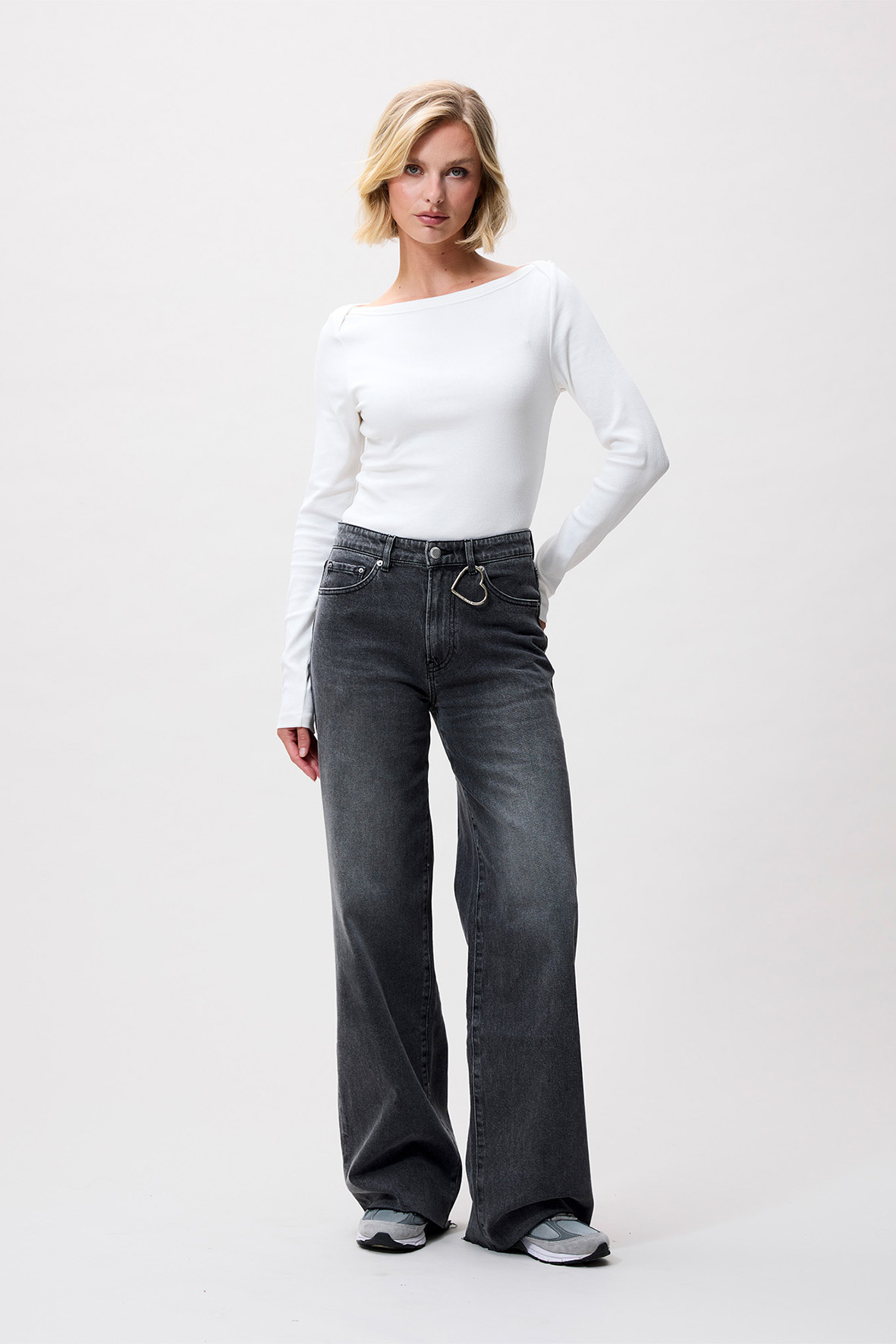 https://cdn.webshopapp.com/shops/223274/files/485199154/file.jpg