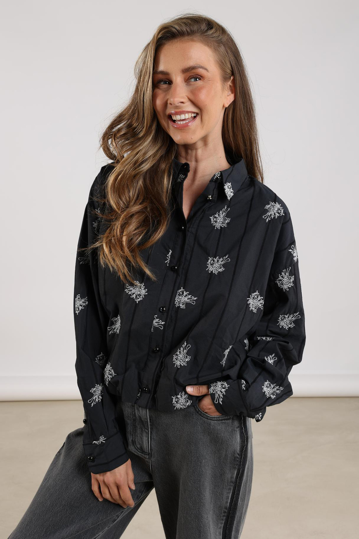 https://cdn.webshopapp.com/shops/223274/files/485605278/file.jpg
