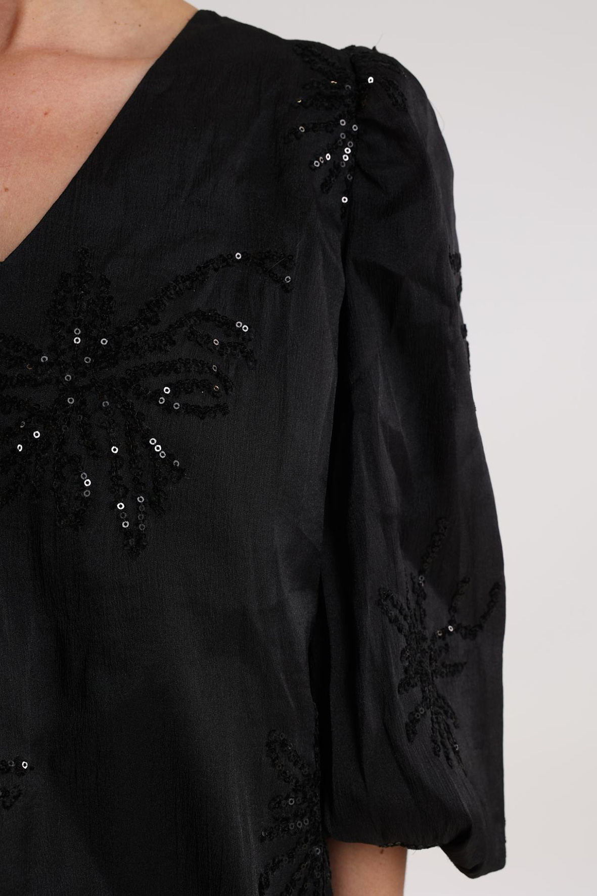 https://cdn.webshopapp.com/shops/223274/files/485616237/file.jpg