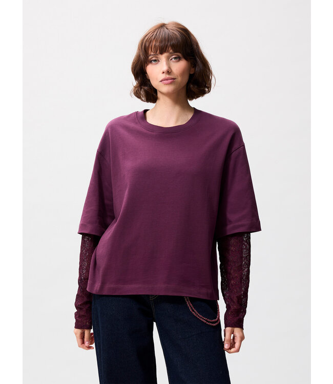 Catwalk Junkie Loose fit Tshirt with lace sleeves