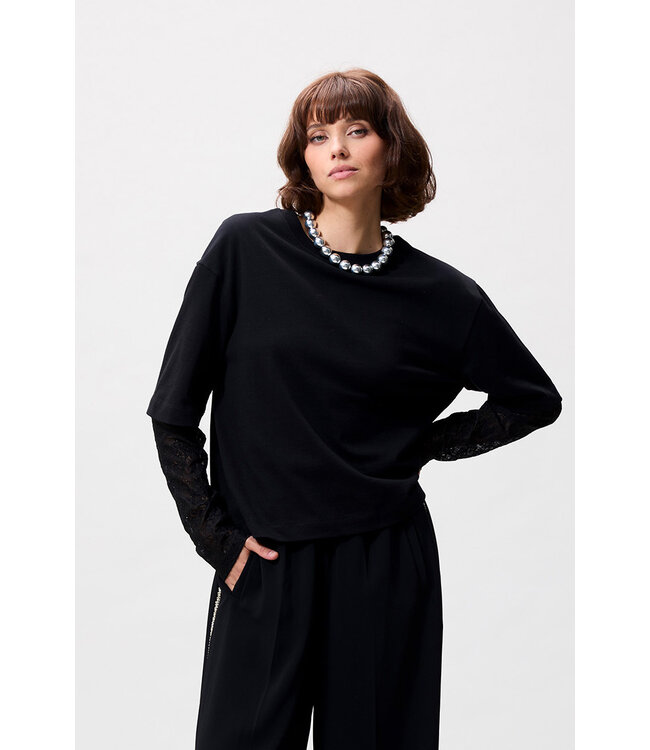 Catwalk Junkie Loose fit Tshirt with lace sleeves