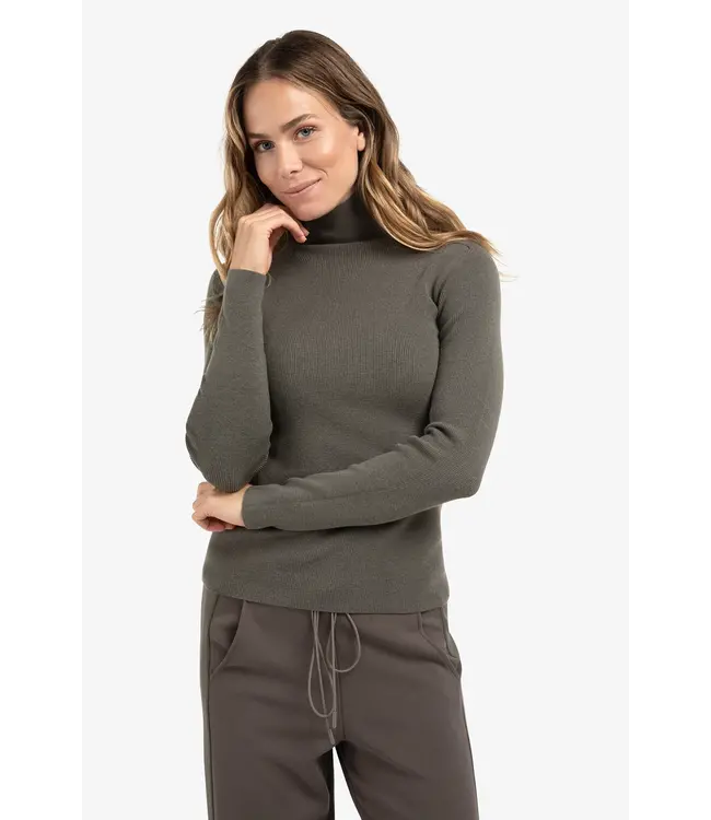 Yaya 01-000517-510 Fijne ribtrui met col