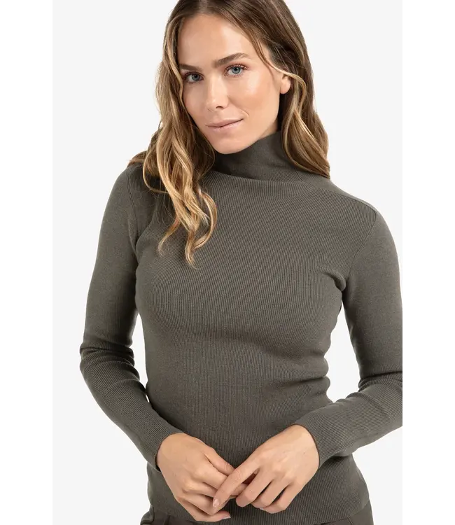 Yaya 01-000517-510 Fijne ribtrui met col