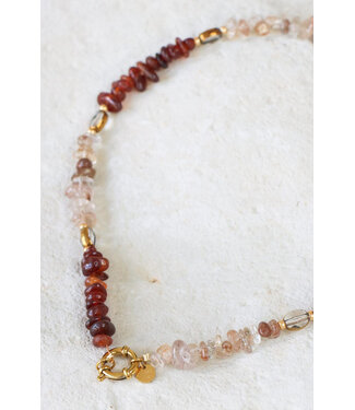 Label Kiki Red rock necklace